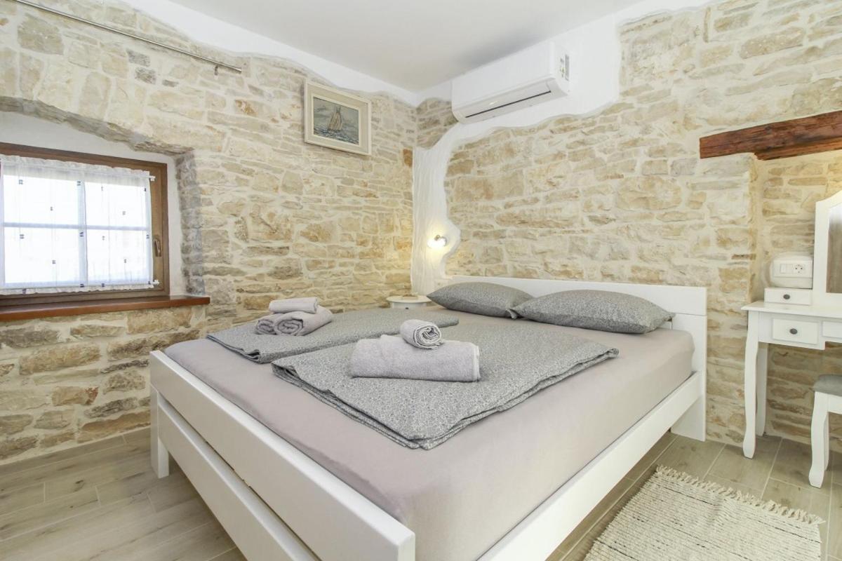 Villa Olea In Barat - Haus Fuer 6-8 Personen Kanfanar Exterior foto