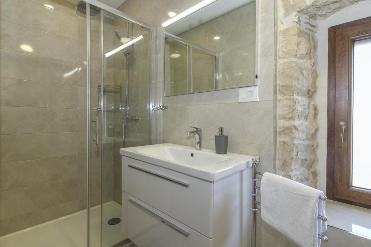 Villa Olea In Barat - Haus Fuer 6-8 Personen Kanfanar Exterior foto